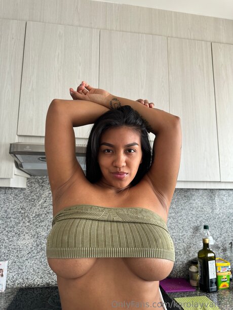 Karolayvargas naked pornstar photo