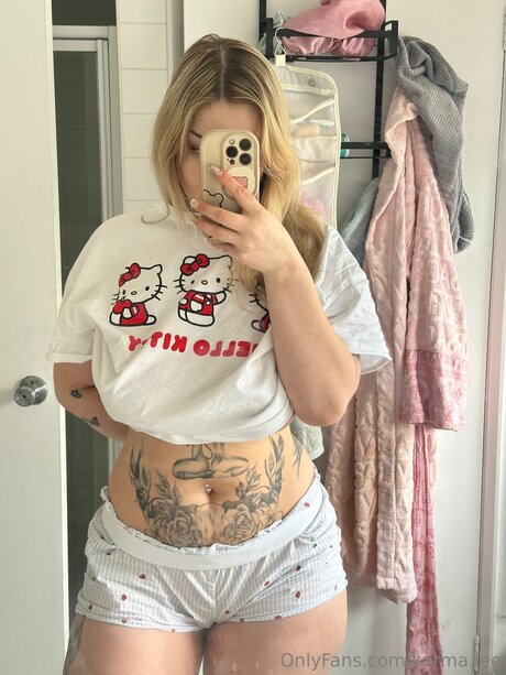 shemale cum in mouth onlyfans top image