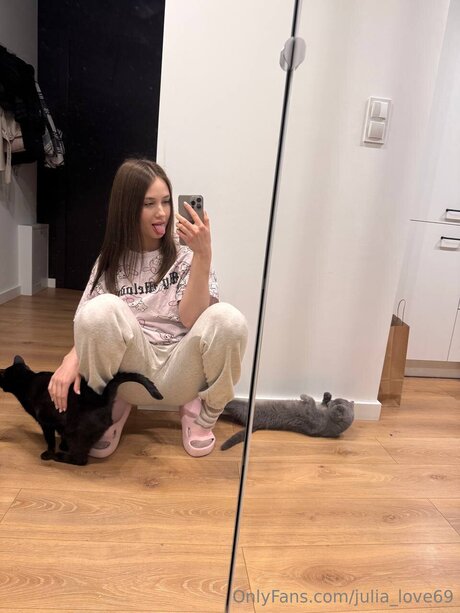 Julia Love69 sex pornstar image