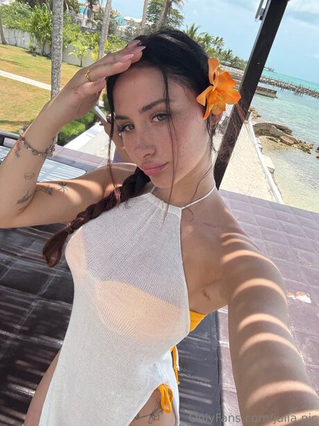 Julia Pic star erotic photos