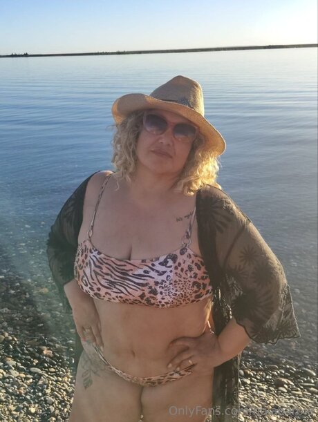 Holabarbie star erotic photo