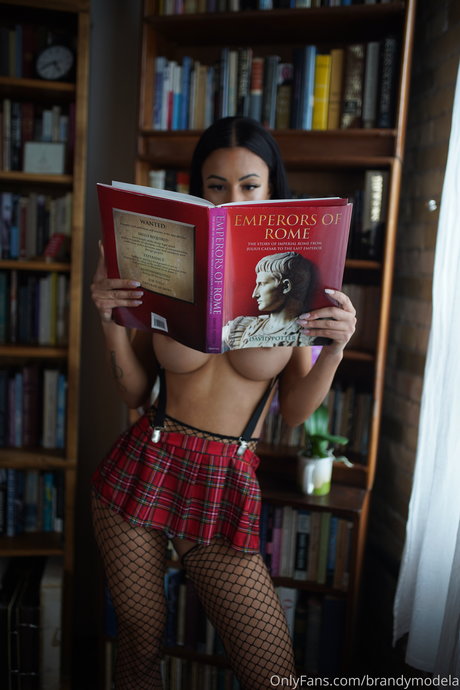 Brandy Modela erotic actress photo
