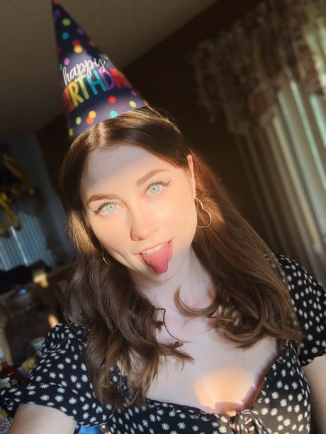 Mareesly pornographic model picture