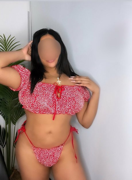 PryaDesi model adult pics