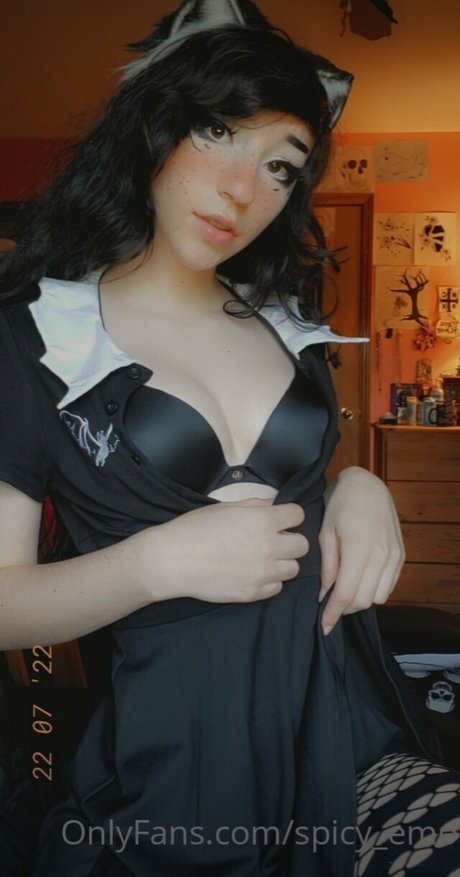 Spicyemo xxx pornstar picture