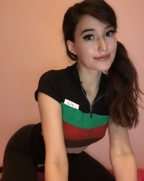 Lia SEXT ME hot actress pics