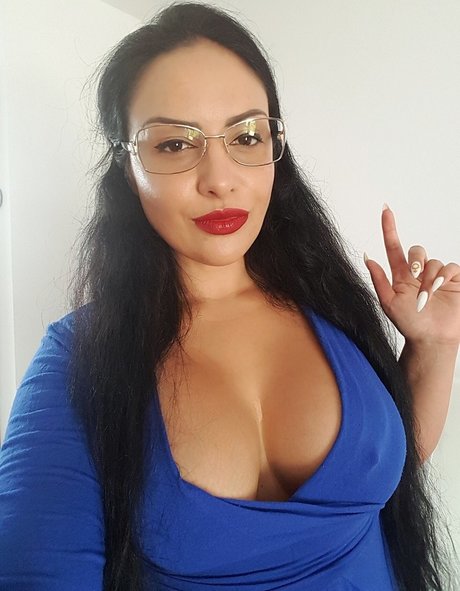 Ezada Sinn star hot pictures