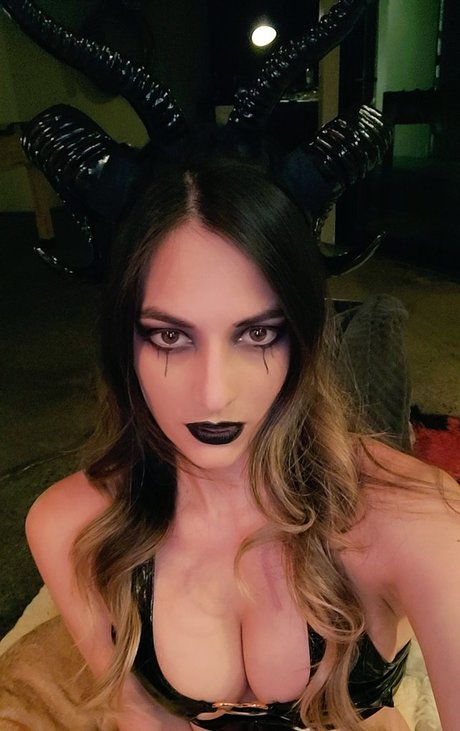 Kara Corvus hd star images