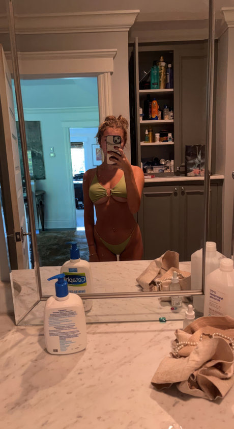 Breckie Hill star sex image