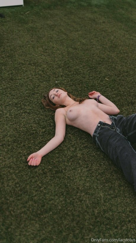 Lacy Lotus star hot img