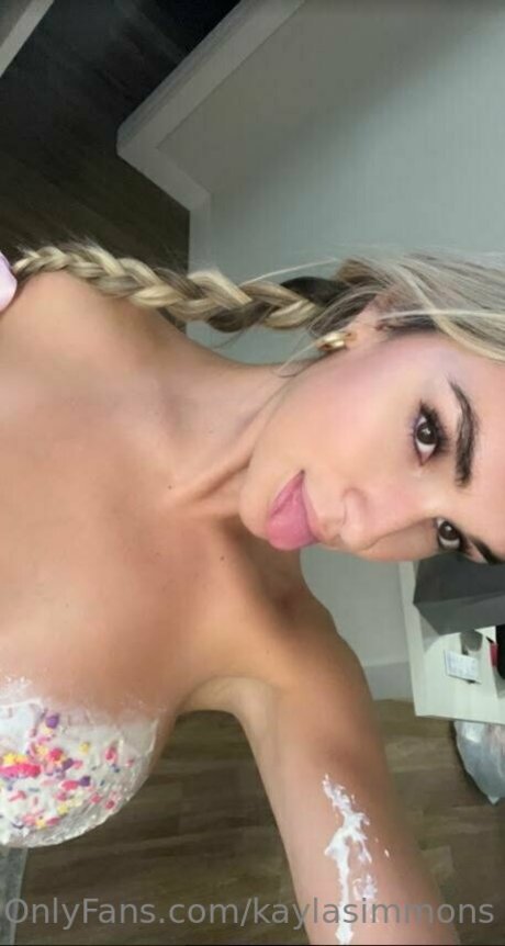 Kayla Simmons pretty star galleries