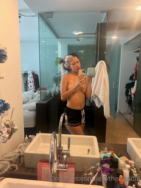 Alexis Afshar model erotic img