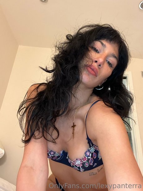 Alexis Afshar model best pics