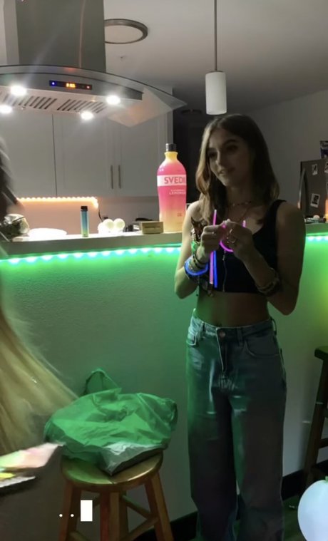 Kinsley Wyatt porn model images