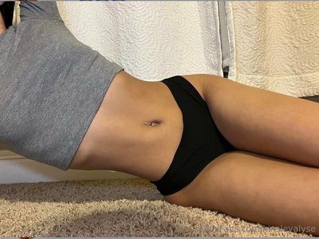 Kinsley Wyatt star exclusive images