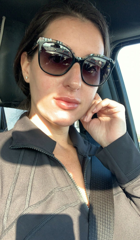 sexywife08 pornographic star image