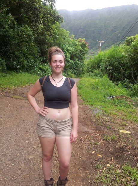 AwesomeKate model free photos