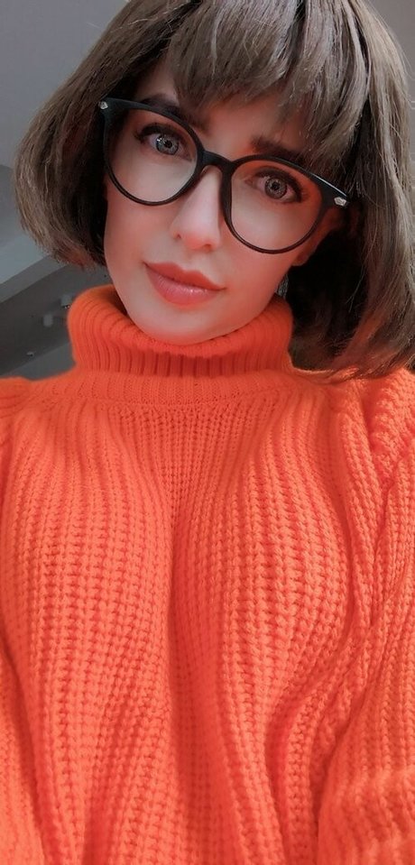 Daria Flora naked model img