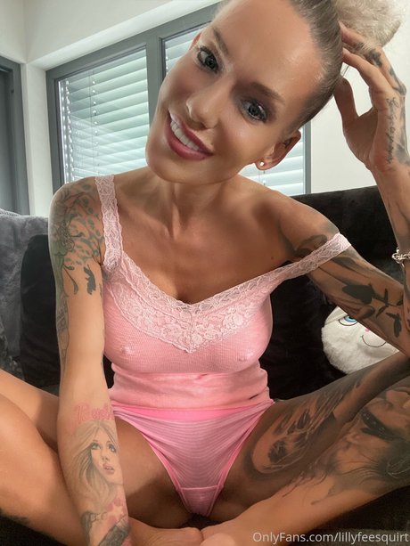 Lillyfee Squirt model porn pics