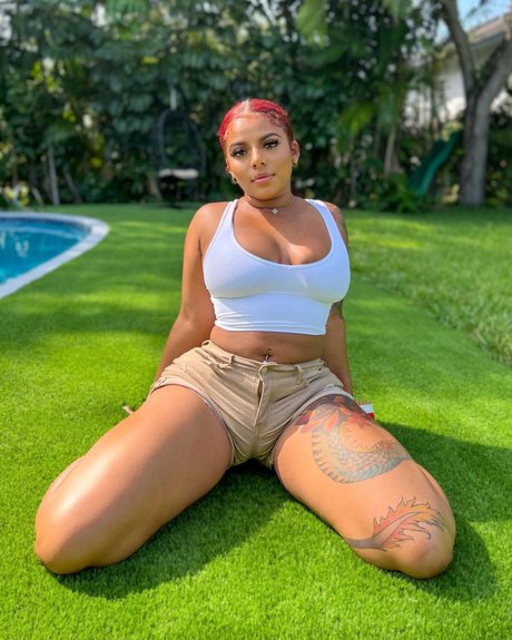 KKVSH pornstar erotic pictures