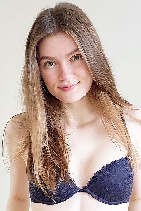 MIRARI exclusive model picture