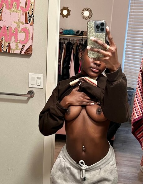 juiicyyyfruit pornstar nude pictures