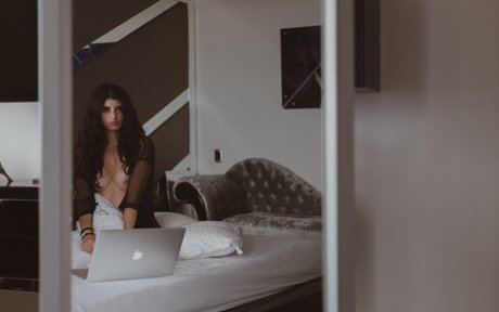 Holly Shit model nudes picture