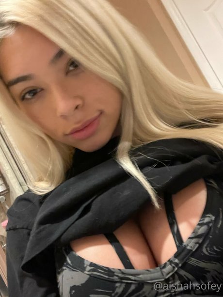 Aishah Sofey star photos