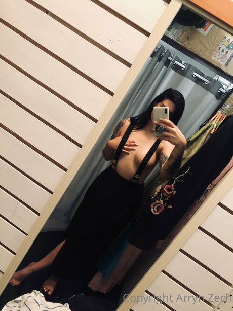 one onlyfans nude photos