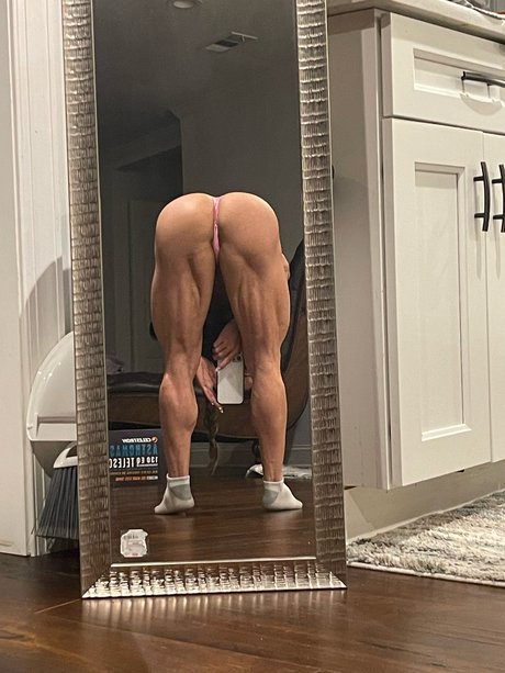 Sunny Andrews nude model pic