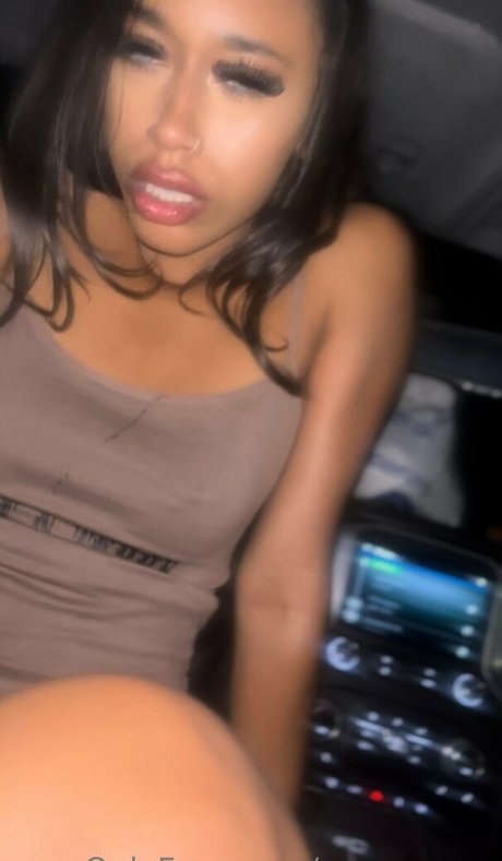 yazzyyams erotic model photos