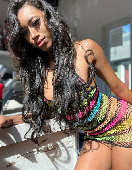 yazzyyams sexy model photo