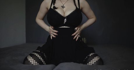 Tara The Witch pretty model image