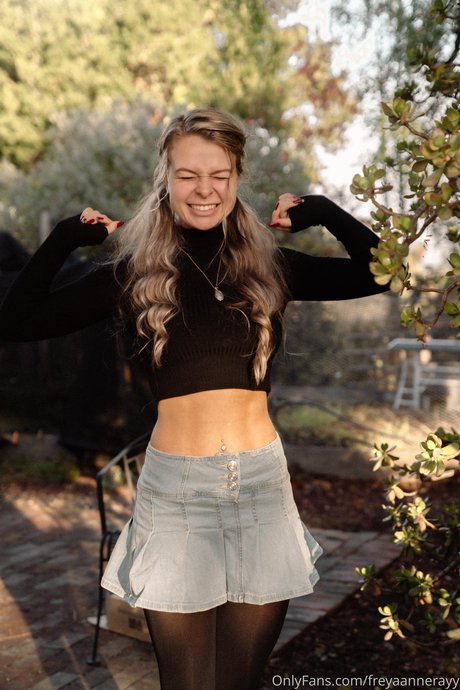 huge fake tits onlyfans art porn pic