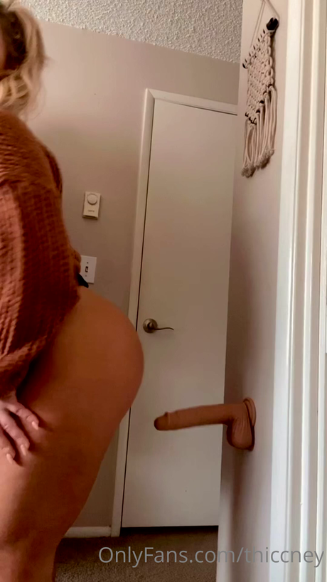 Whitney Williams adult model photo