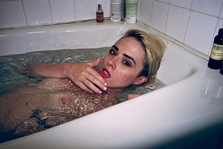 housewife onlyfans art naked pic