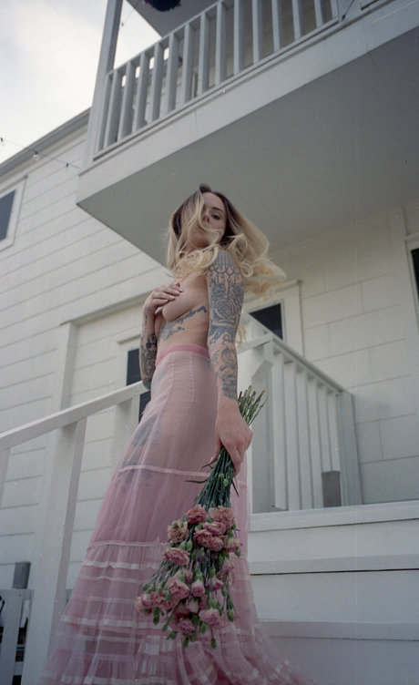 small onlyfans nude pic