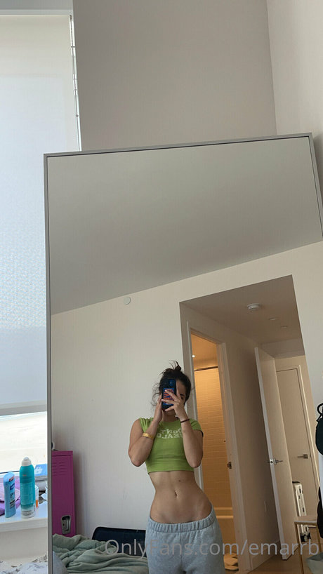 Emarr B model exclusive photo