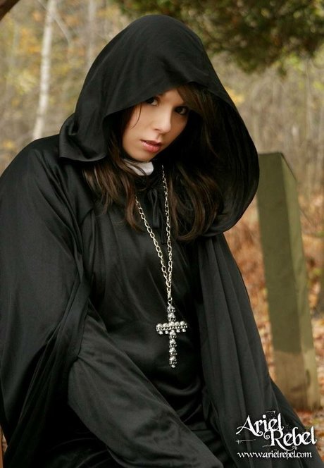 Ariel Rebel sexy actress picture