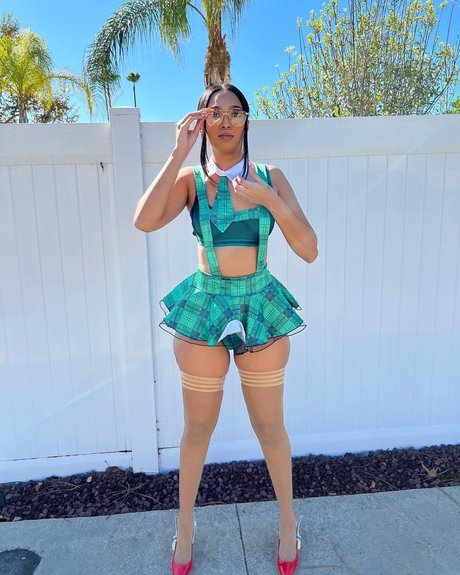 Edwina Carla Isaacs erotic actress photos