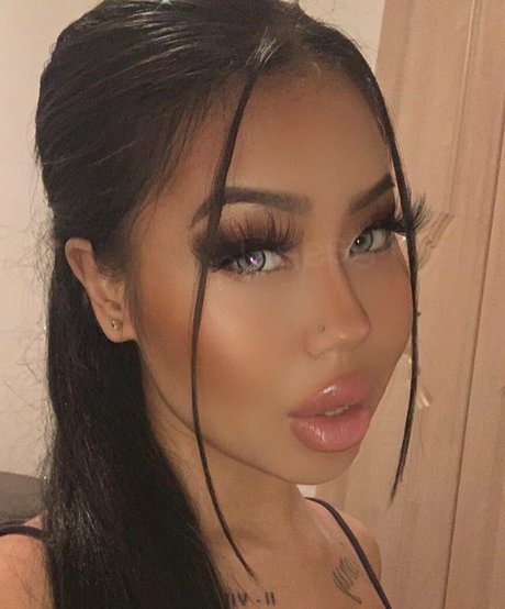 planesgirl nudes model gallery