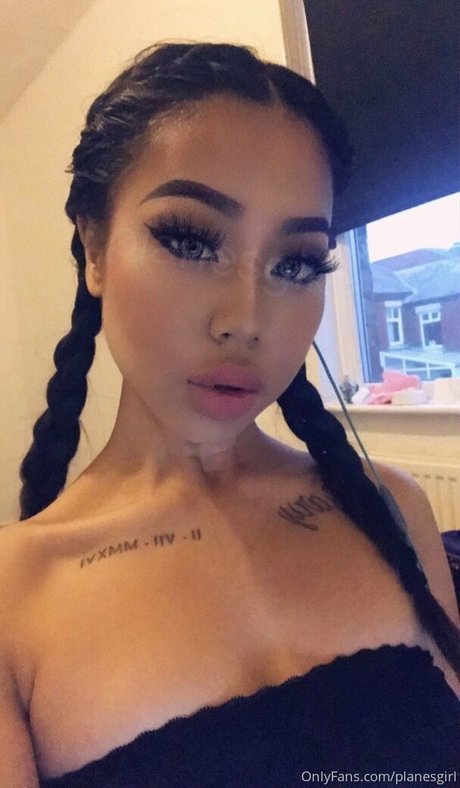 planesgirl nudes model picture