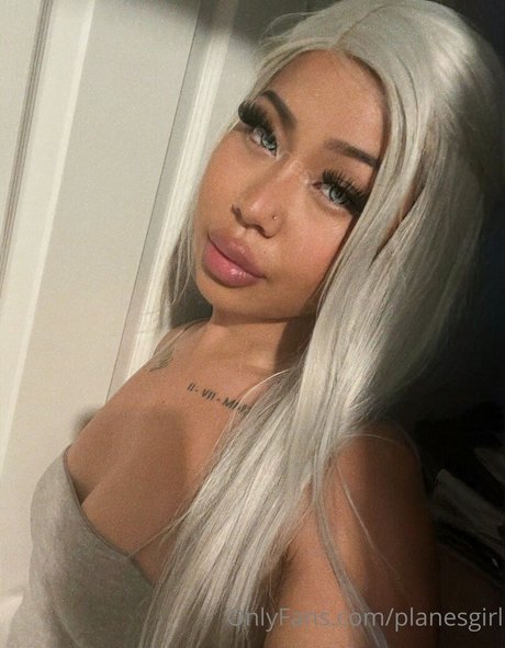 planesgirl star naked image