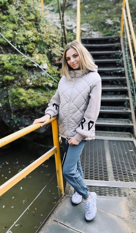 busya18plus star img