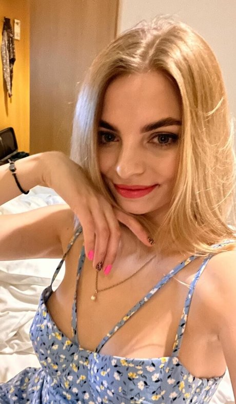 busya18plus pornstar nudes picture