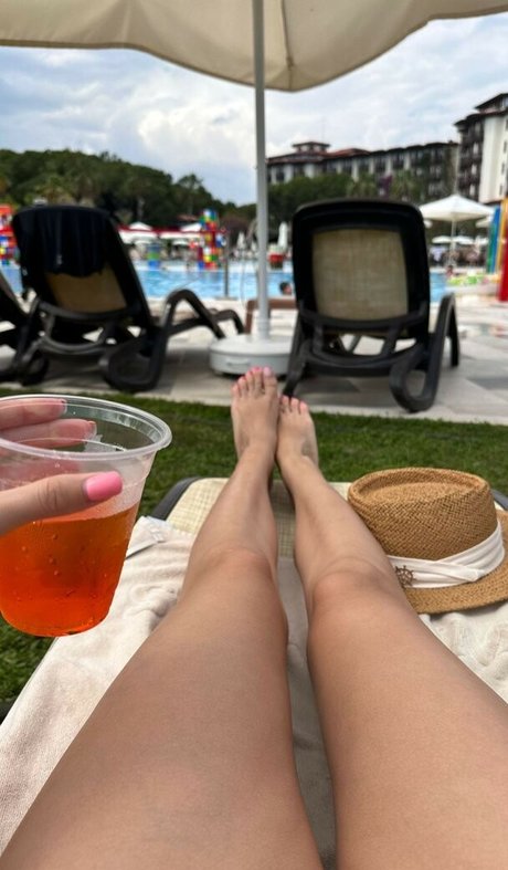 busya18plus nude actress pic