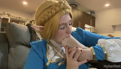 ZeldaHyrule hot actress pics