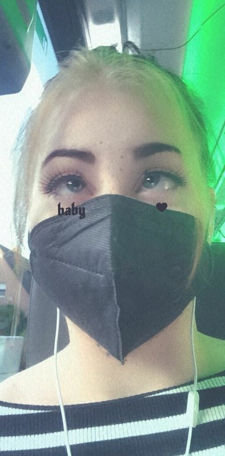 Emily Erdbeer pretty pornstar pics