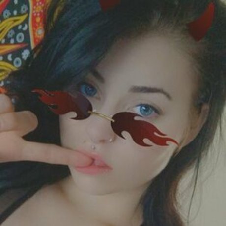 Emily Erdbeer hot pornstar img