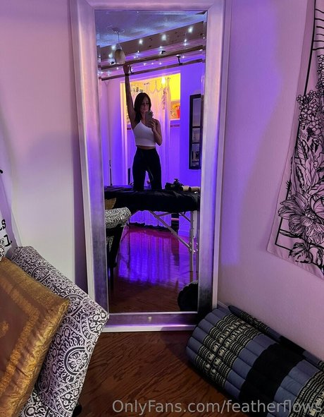 featherflows naked star pics